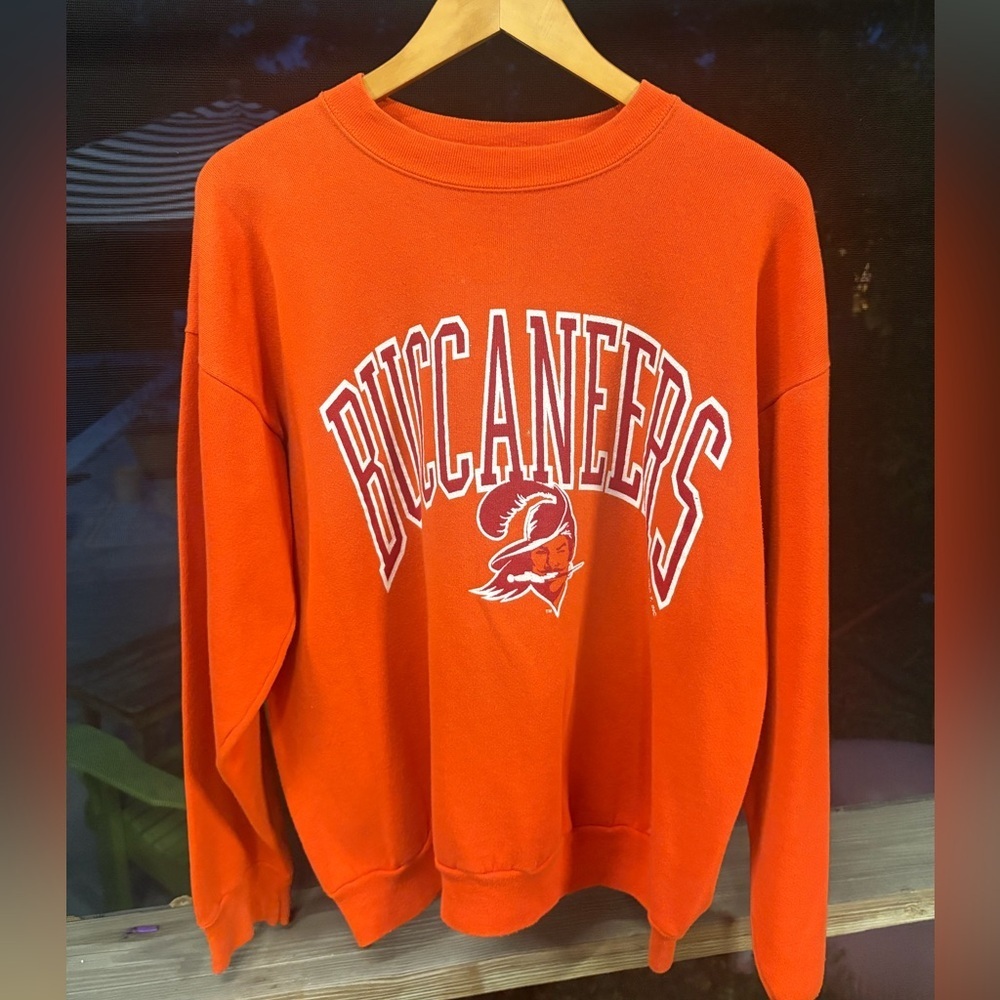 Buccaneers Men's Vintage Crewneck